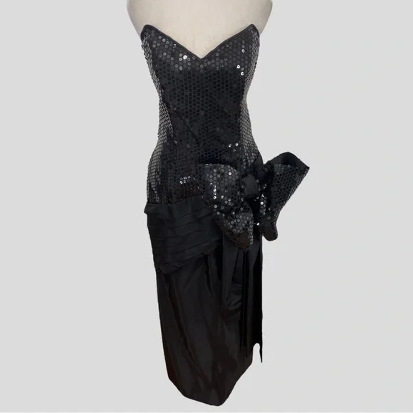 chinese dress ladies Black Backless Maxi Dress With Bow Detail main image 1